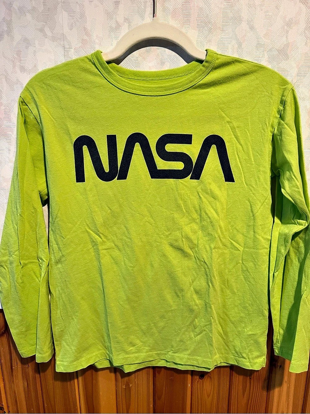 GAP NASA bright green graphic long-sleeve tee Size teen Large